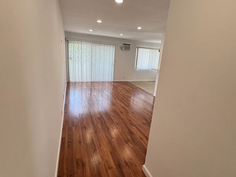 1027 N Stanley Ave #6 — Photo 3