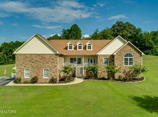 512 Caney Creek Rd, Harriman, TN 37748