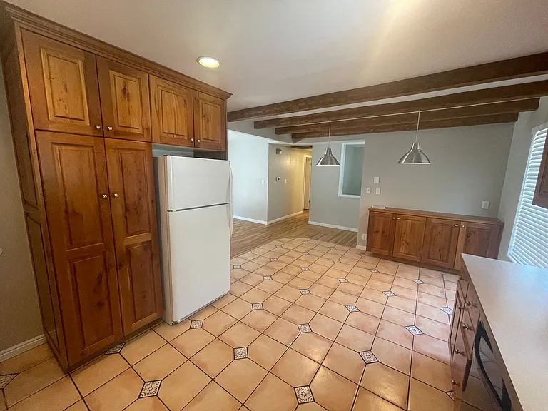 550 E 250 N — Photo 22