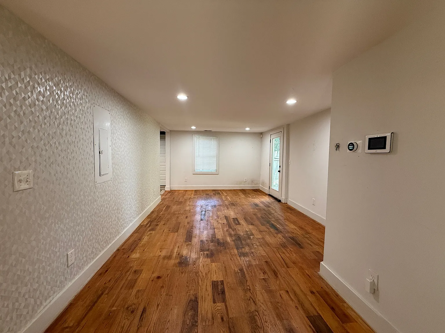 3 bed, 2217 sqft, $2,600 — Photo 2