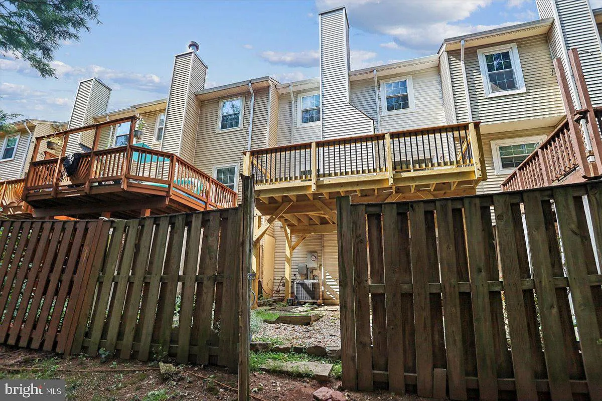 3 bed, 4.0 bath, 1782 sqft, $2,850 — Photo 2
