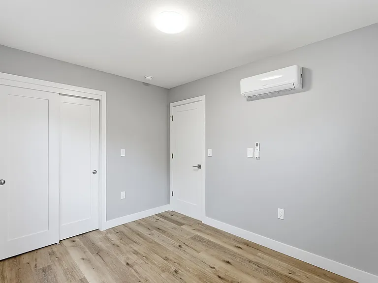 Alamo Park Apartments — Photo 9