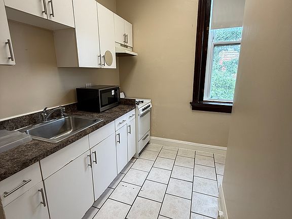 3rd image of 2106 Saint Paul St APT 3F