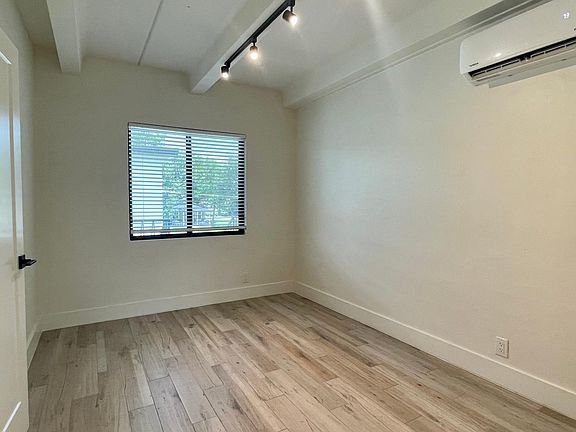 4th image of 2804 E Jefferson St #5