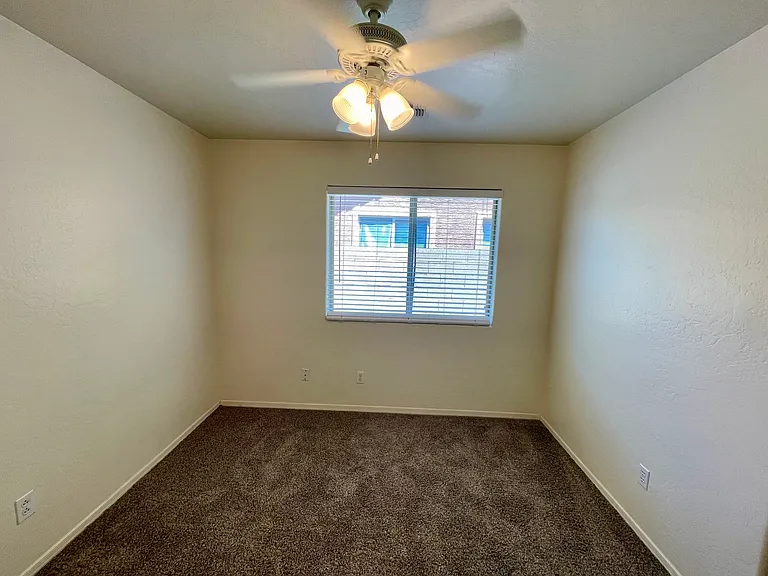 25853 W Elizabeth Ave — Photo 14