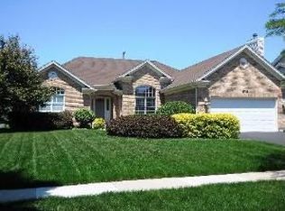 875 Paddock Dr, Carol Stream, IL 60188