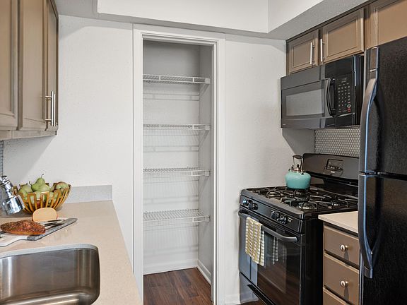 4th image of 1300 Spyglass Dr #5-489