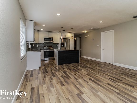 4th image of 1416 Carlson Dr
