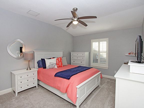3rd image of 409 Summerset Dr