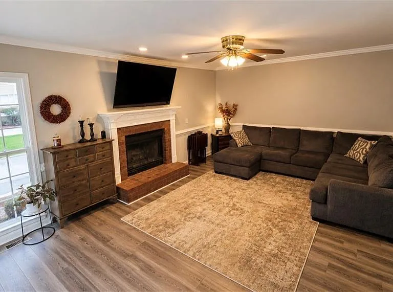 6116 Braidwood Ln NW — Photo 11