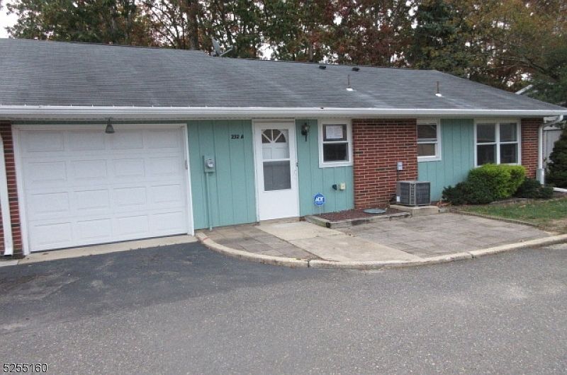 1st image of 232A Buckingham Ct