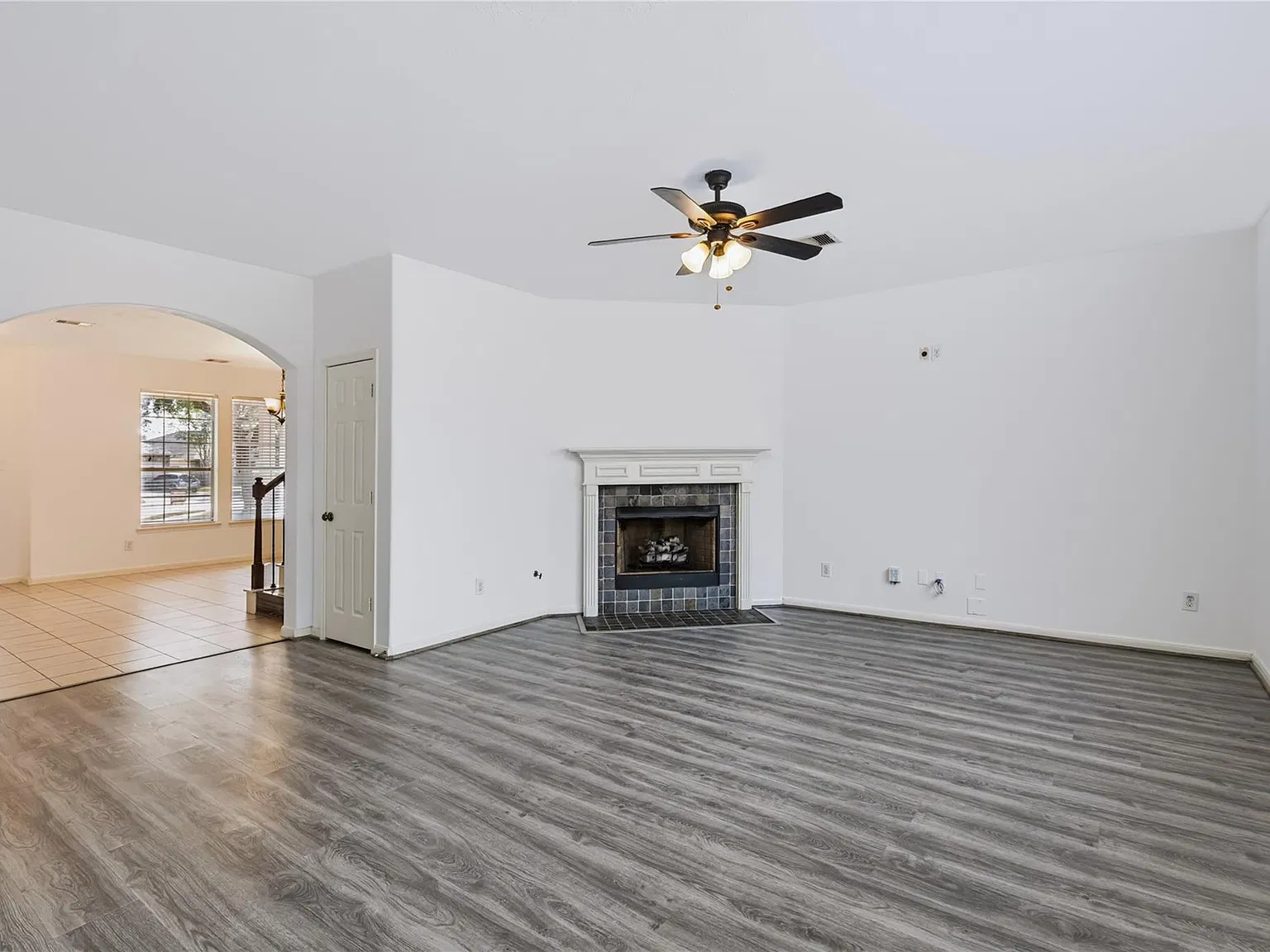 4 bed, 2.5 bath, 2900 sqft, $2,000 — Photo 4