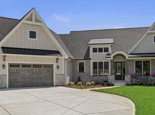 16827 W Autumn Trace Ct, New Berlin, WI 53151