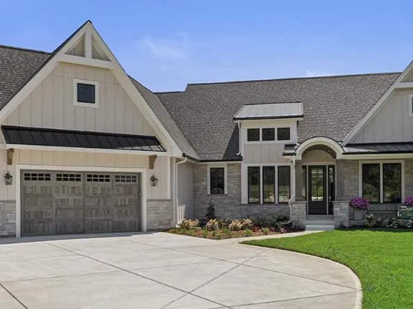 16827 West Autumn Trace COURT, New Berlin, WI 53151