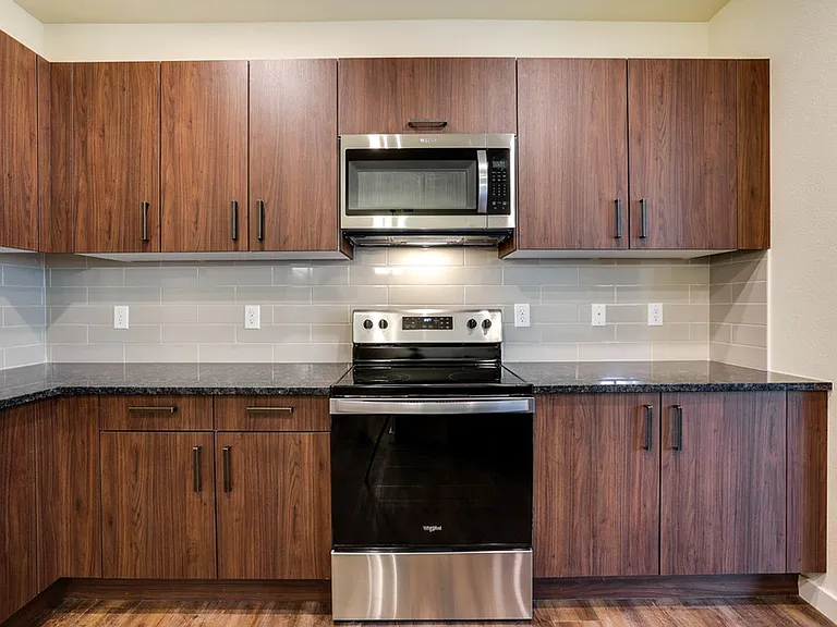 648 Blackland Dr — Photo 13
