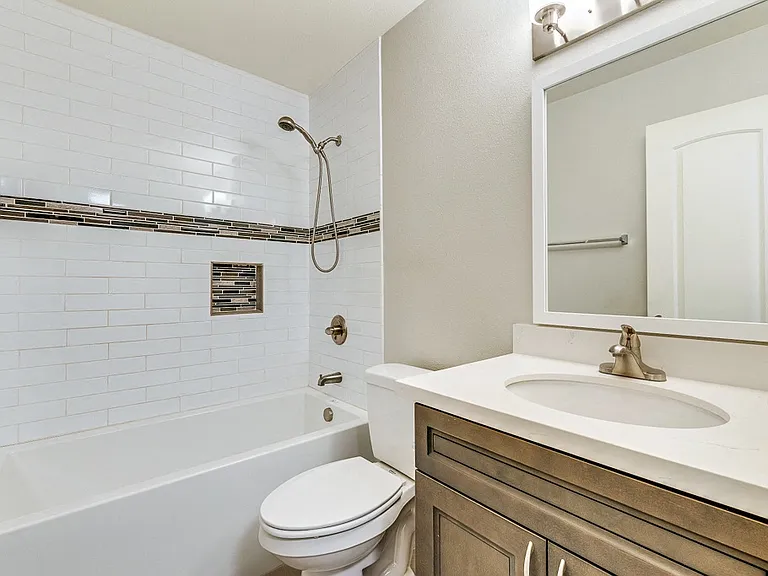 Woodlawn Gardens Apartments — Photo 22