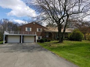 215 Mission Meade Dr, New Castle, PA 16105