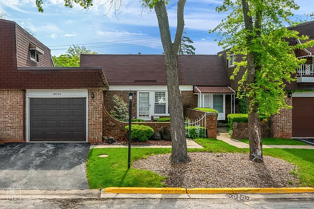 1S204 Eliot Ln photo 1