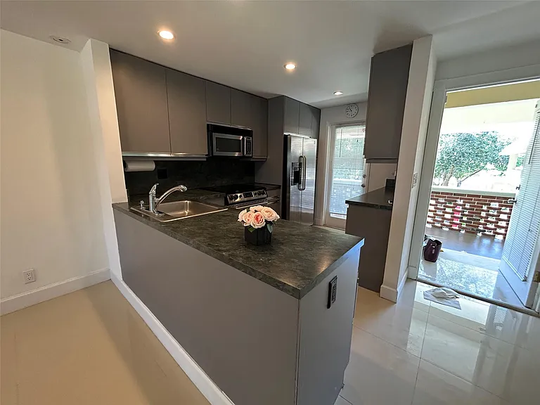 2800 NE 14th Street Cswy #207 — Photo 8
