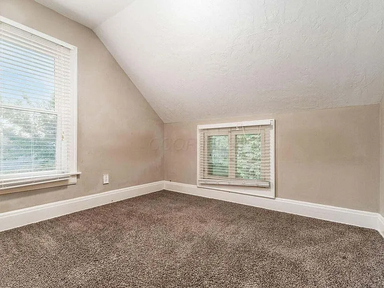 2339 Summit St — Photo 23