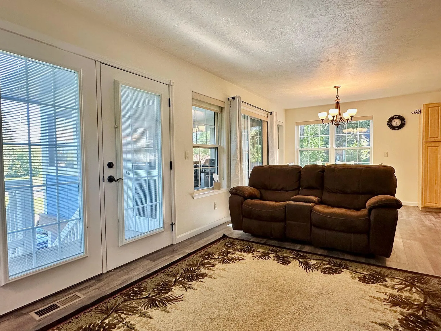 3 bed, 1700 sqft, $2,500 — Photo 3