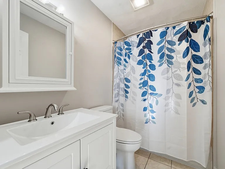 25 Sutton St #25 — Photo 8