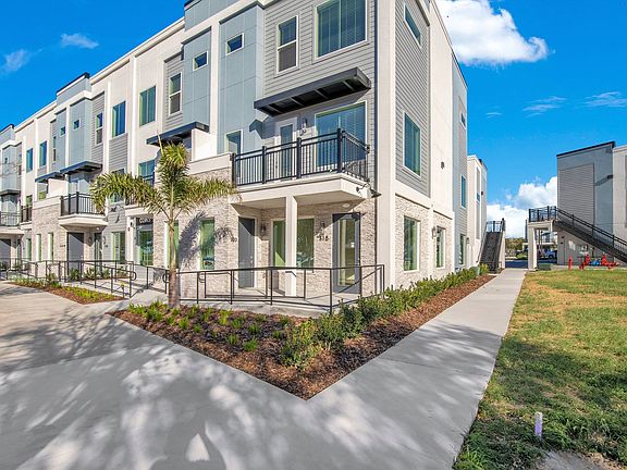 3rd image of 320 Center Lake Ln