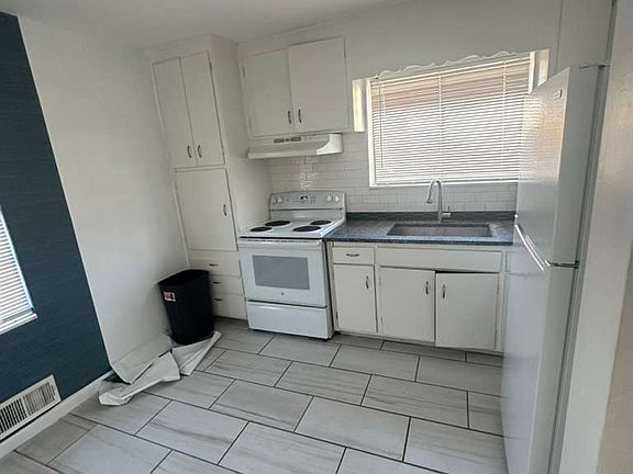 3rd image of 6936 Ewing Ave #6938