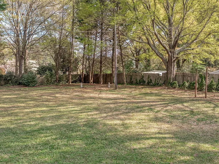 1416 Hilltop Dr — Photo 32