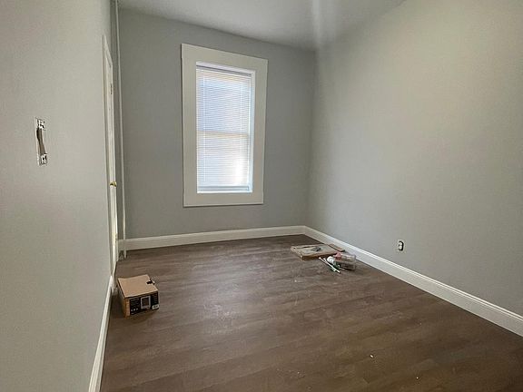 3rd image of 934 Pavonia Ave APT 1