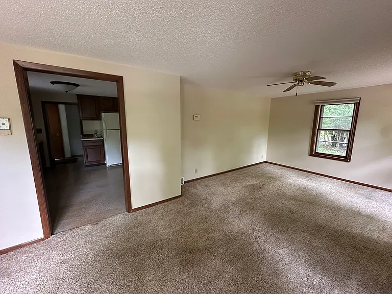 25 Woodlawn Ave — Photo 5