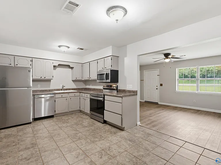102 Greenwood Cir — Photo 7