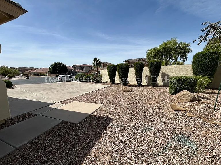 9707 S 45th Ave — Photo 5