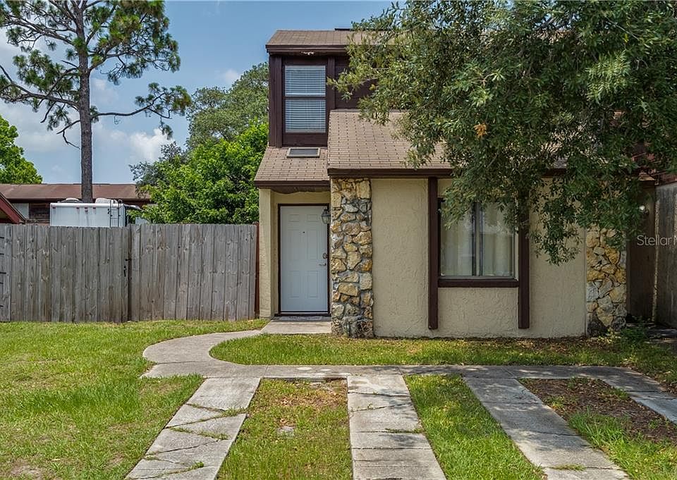 1st image of 2724 Hunt Club Ln