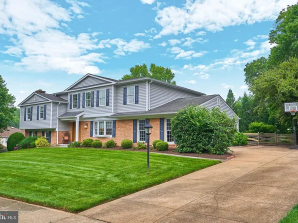 9924 Tartan Ct, Vienna, VA 22181