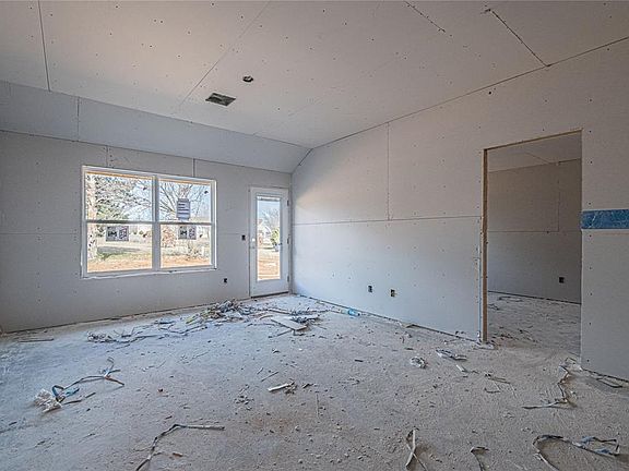 4th image of 12529 NE 36th St