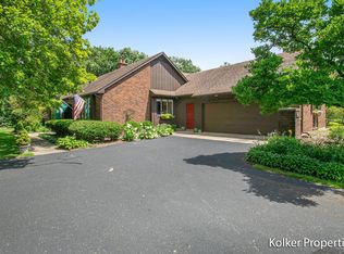 6075 N Gatehouse Dr SE, Grand Rapids, MI 49546