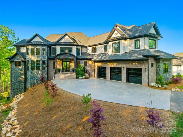 385 Squirrel Ln, Clover, SC 29710