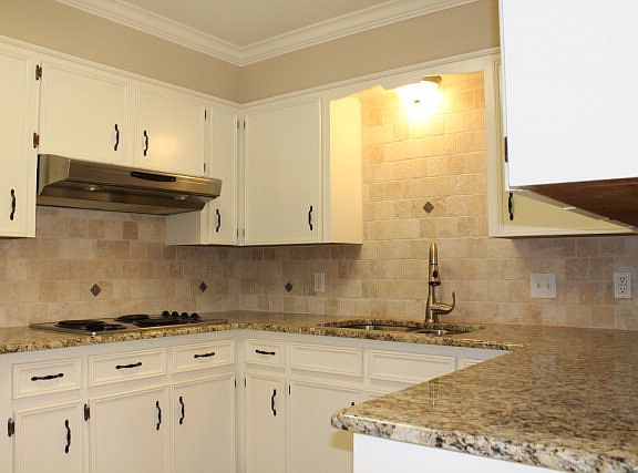 3rd image of 507 Berkshire Ln