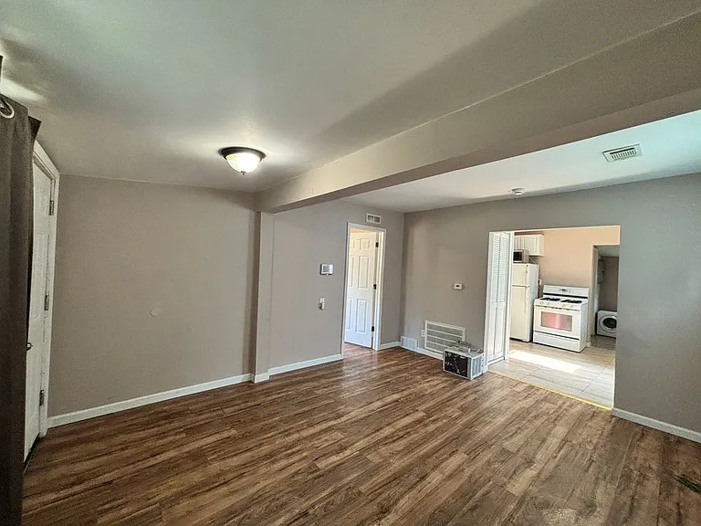 7275 Chalmers Ave — Photo 3