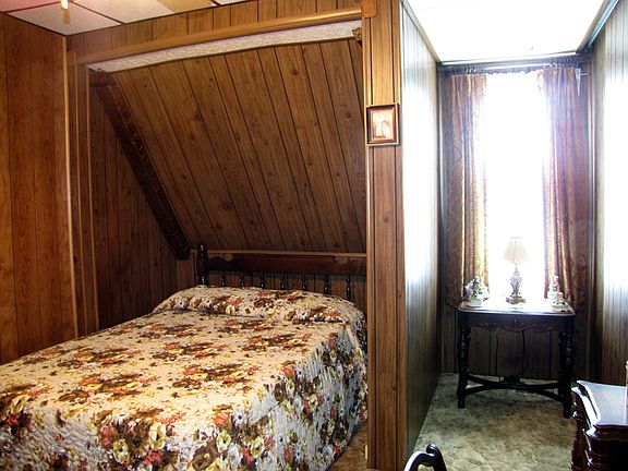 2nd image of 825 Allens Ln
