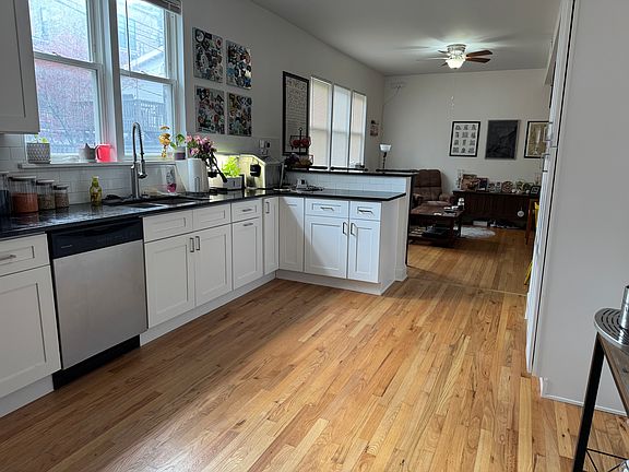 3rd image of 1618 W Le Moyne St APT 4