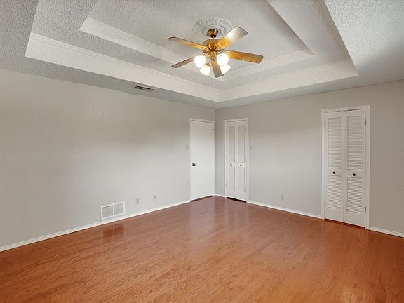 4th image of 1888 Hillcrest Dr