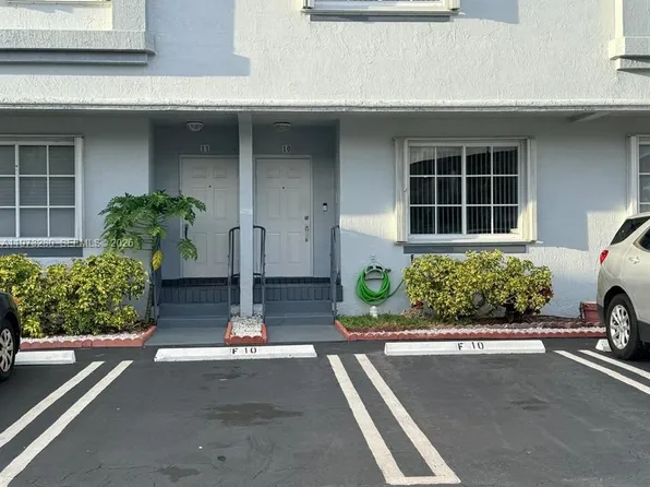 8240 NW 10th St APT 10, Miami, FL 33126