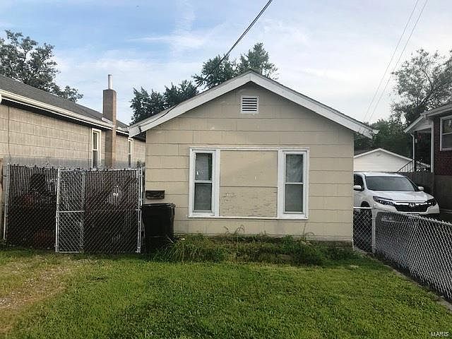 1st image of 216 W Loretta Ave