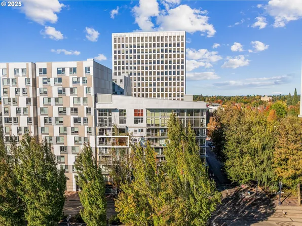 533 NE Holladay St APT 605, Portland, OR 97232