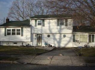 111 Cedarhurst Ave, Selden, NY 11784