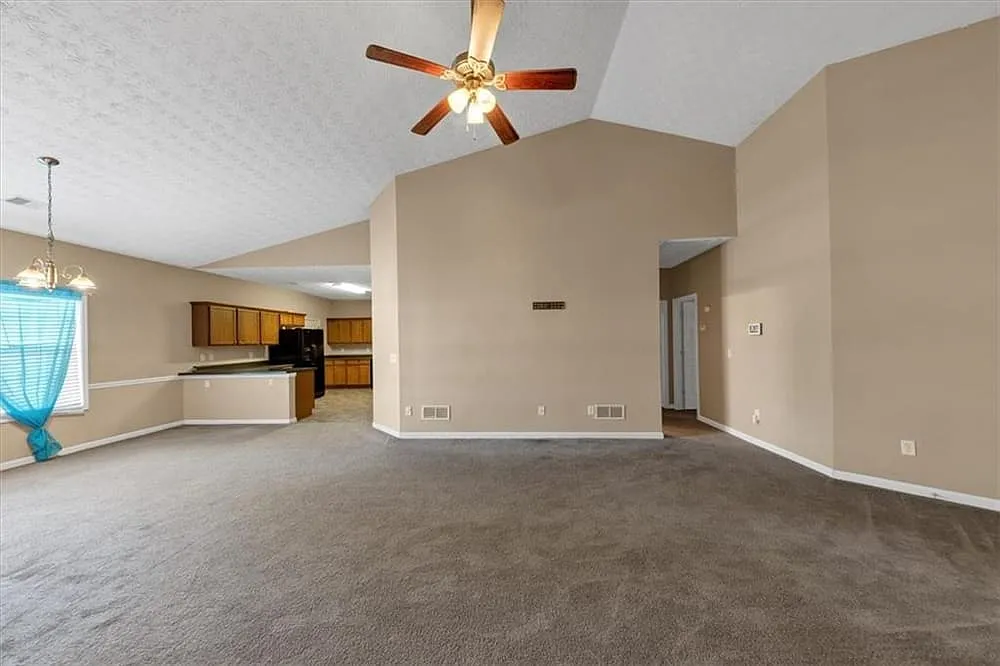 2 bed, 1500 sqft, $1,900 — Photo 3