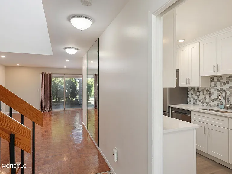 2 Elizabeth Ct — Photo 9