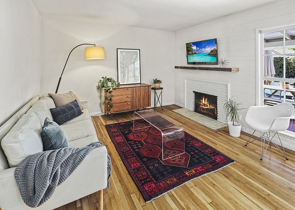 1st image of 3233 Iroquois Ave